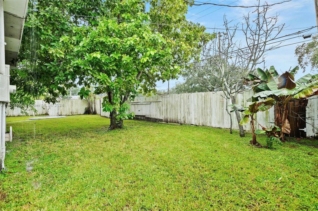 For Sale: $749,900 (3 beds, 2 baths, 1322 Square Feet)