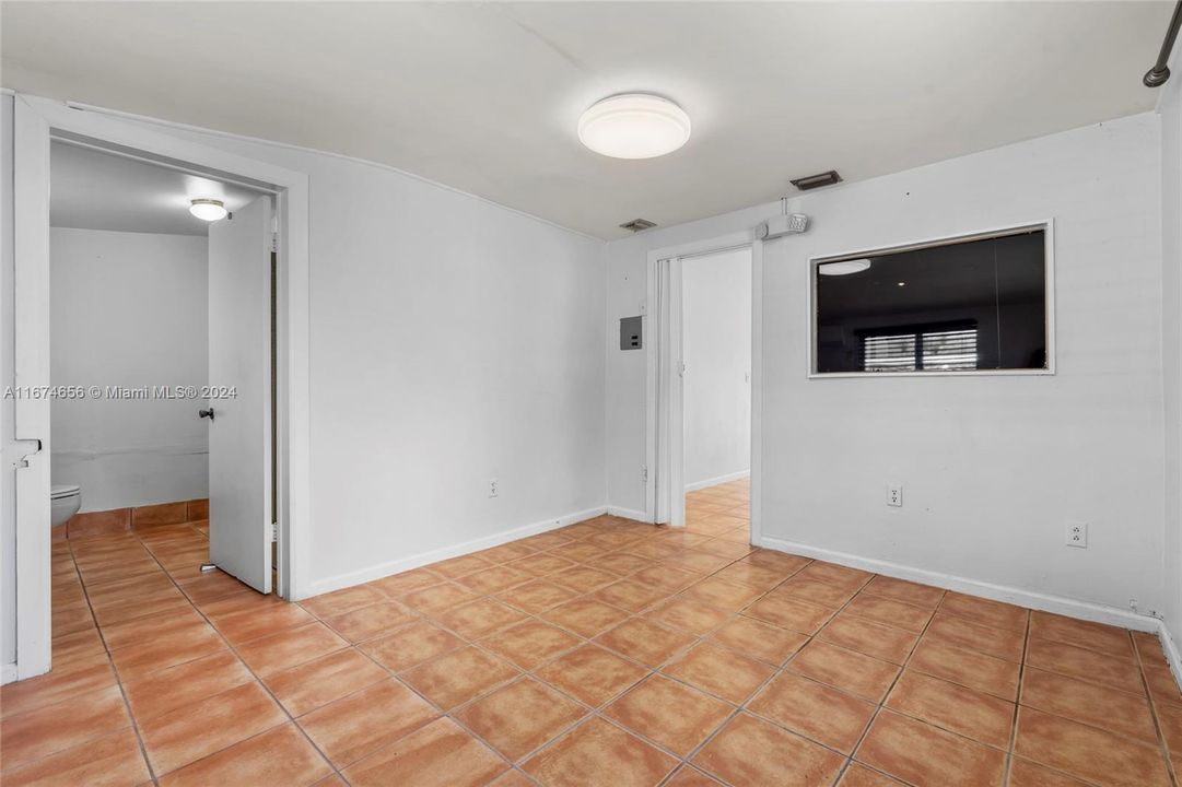 For Rent: $1,699 (1 beds, 1 baths, 1201 Square Feet)