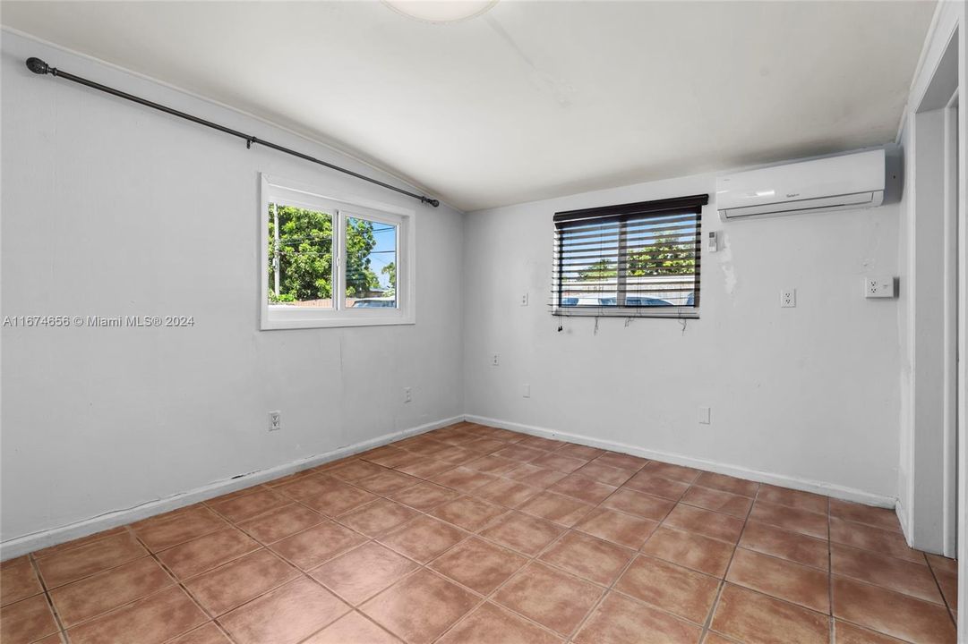 For Rent: $1,699 (1 beds, 1 baths, 1201 Square Feet)