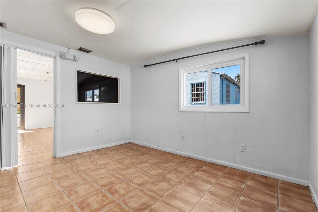 For Rent: $1,699 (1 beds, 1 baths, 1201 Square Feet)