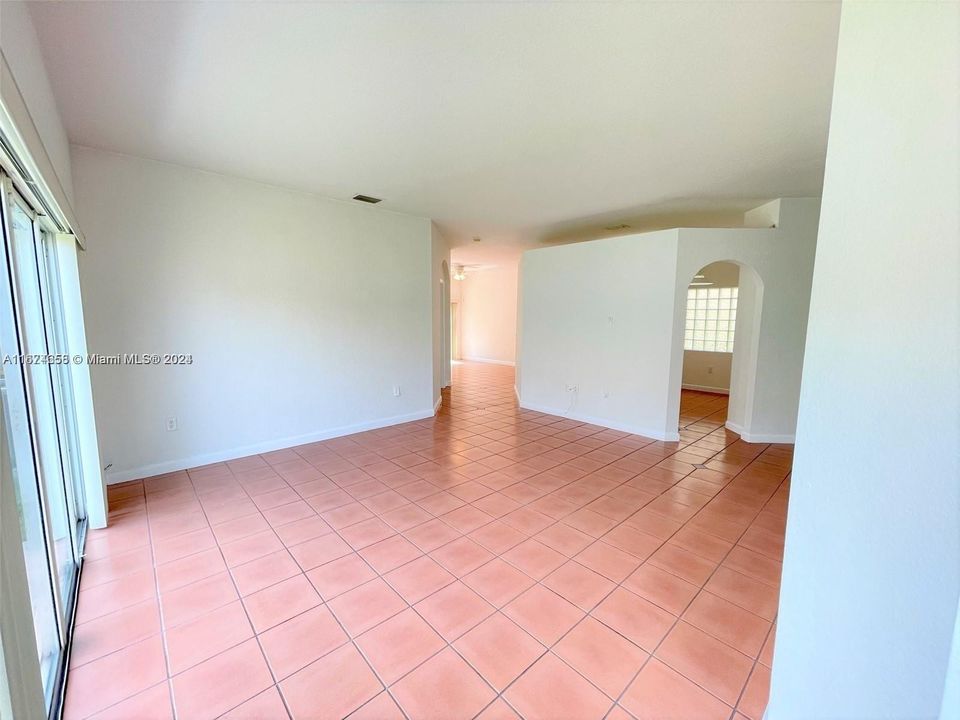 For Rent: $3,200 (3 beds, 2 baths, 1526 Square Feet)