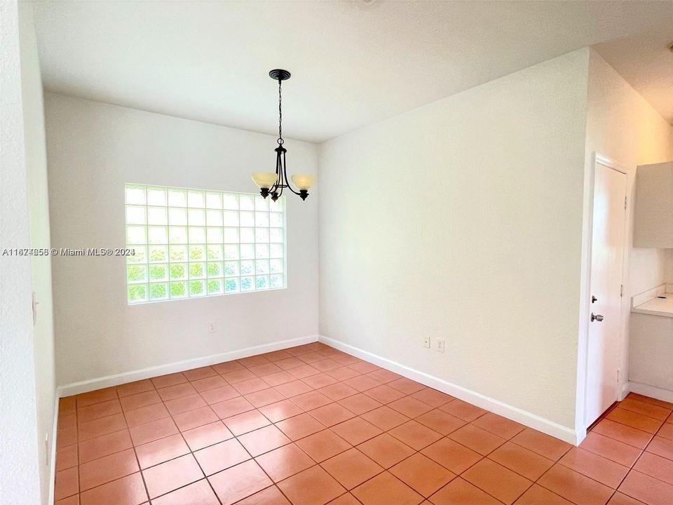 For Rent: $3,200 (3 beds, 2 baths, 1526 Square Feet)