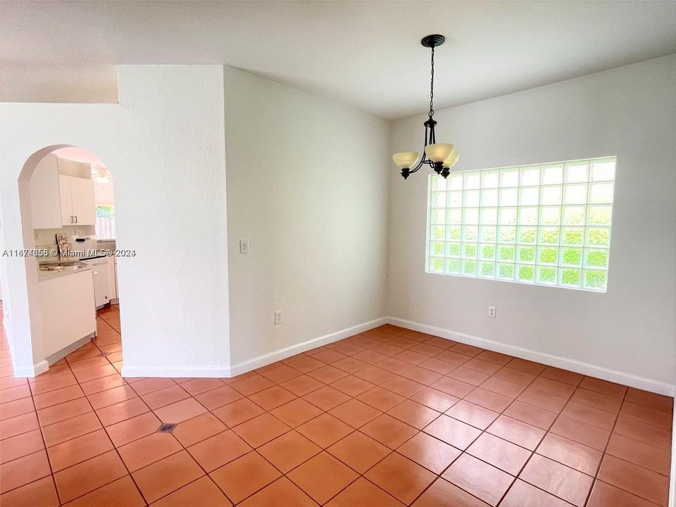 For Rent: $3,200 (3 beds, 2 baths, 1526 Square Feet)