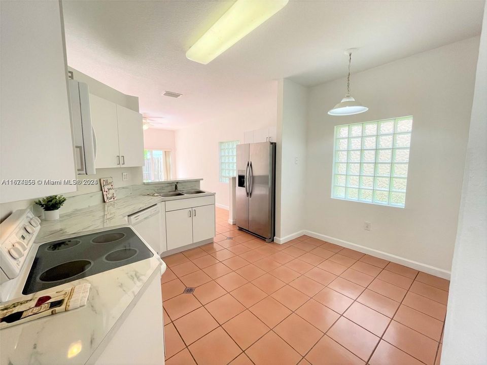 For Rent: $3,200 (3 beds, 2 baths, 1526 Square Feet)