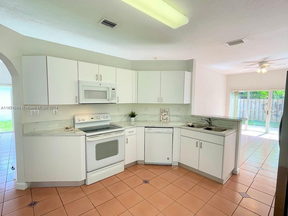 For Rent: $3,200 (3 beds, 2 baths, 1526 Square Feet)