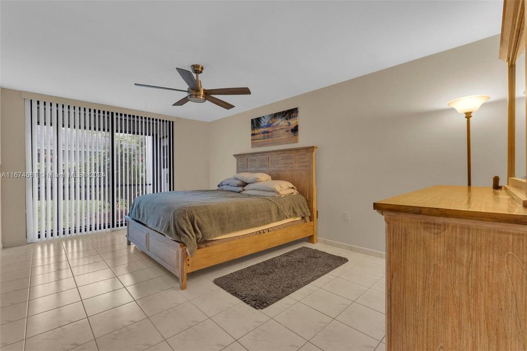 For Sale: $390,000 (2 beds, 2 baths, 1300 Square Feet)