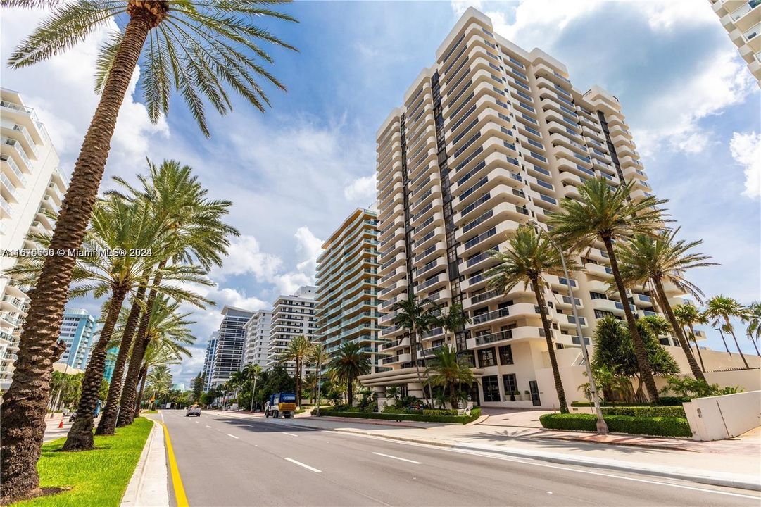 For Sale: $949,000 (2 beds, 2 baths, 1360 Square Feet)