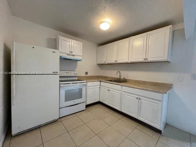 For Rent: $3,000 (3 beds, 2 baths, 1276 Square Feet)