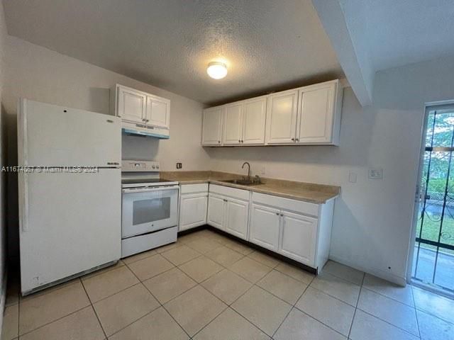 For Rent: $3,000 (3 beds, 2 baths, 1276 Square Feet)