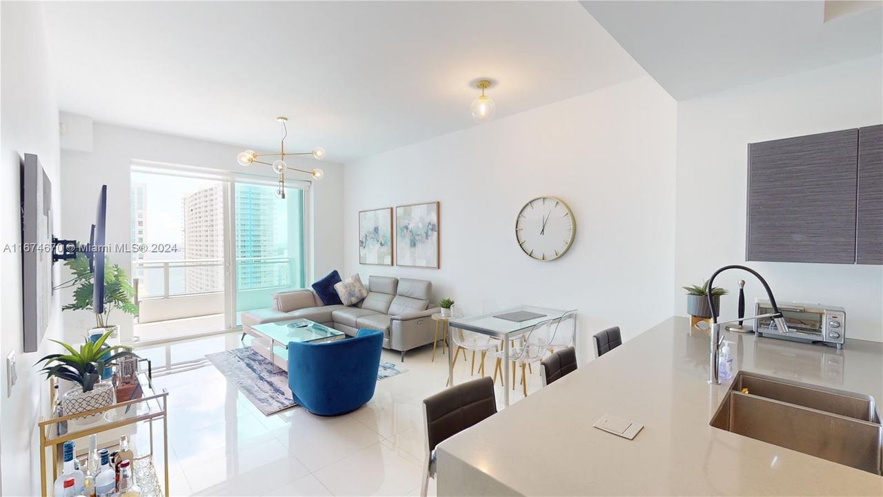 For Sale: $595,000 (1 beds, 1 baths, 770 Square Feet)