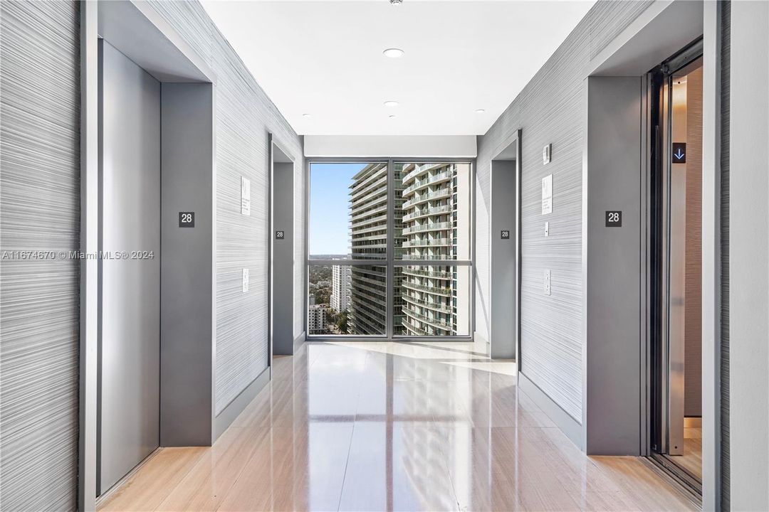 For Sale: $595,000 (1 beds, 1 baths, 770 Square Feet)