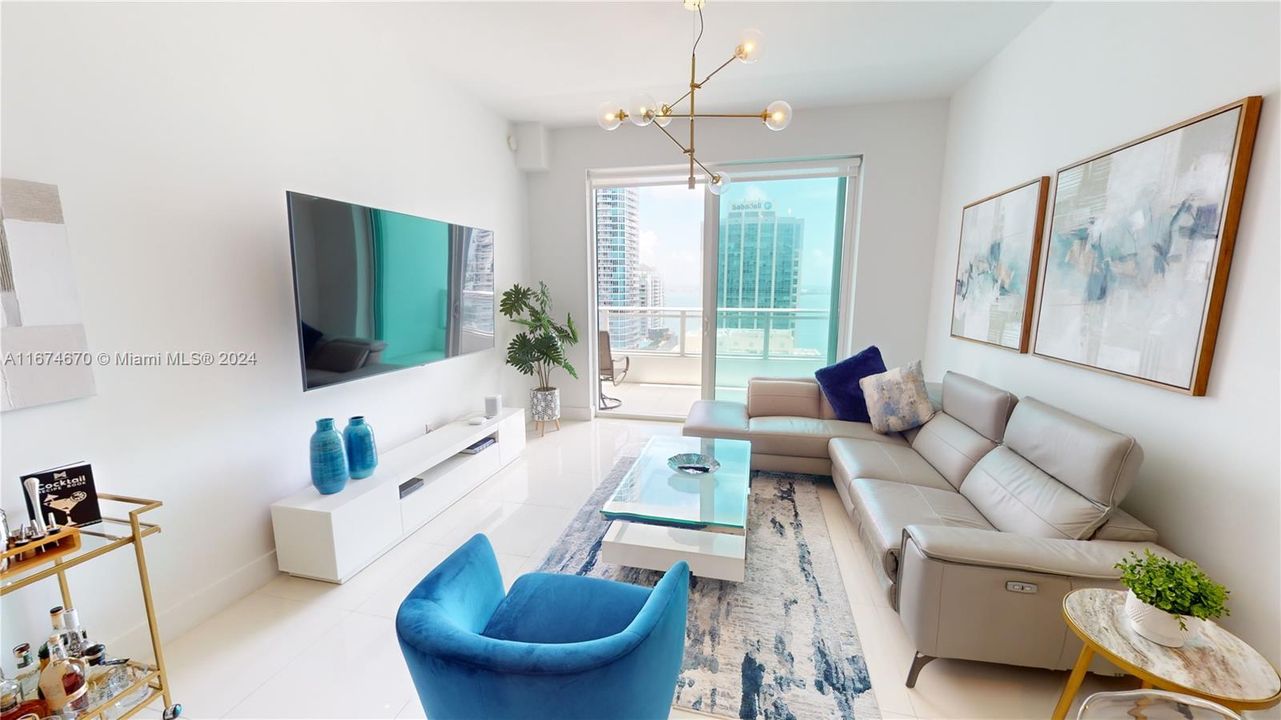 For Sale: $595,000 (1 beds, 1 baths, 770 Square Feet)