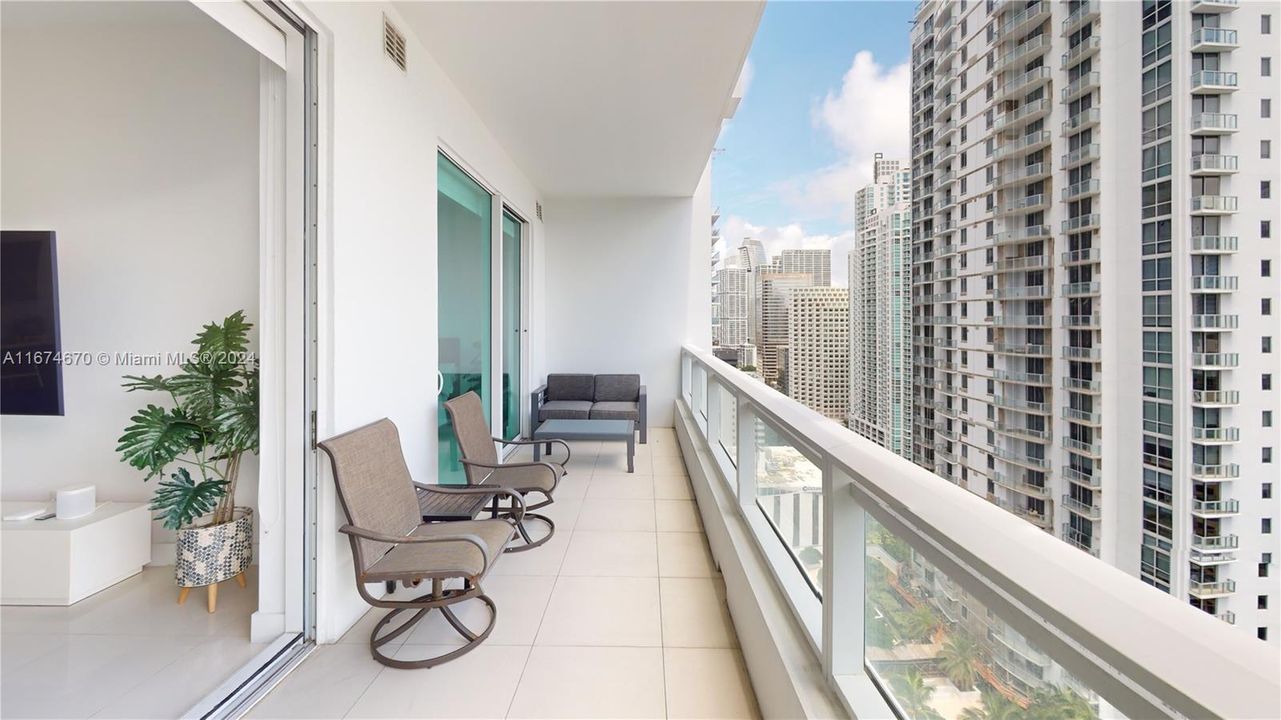 For Sale: $595,000 (1 beds, 1 baths, 770 Square Feet)