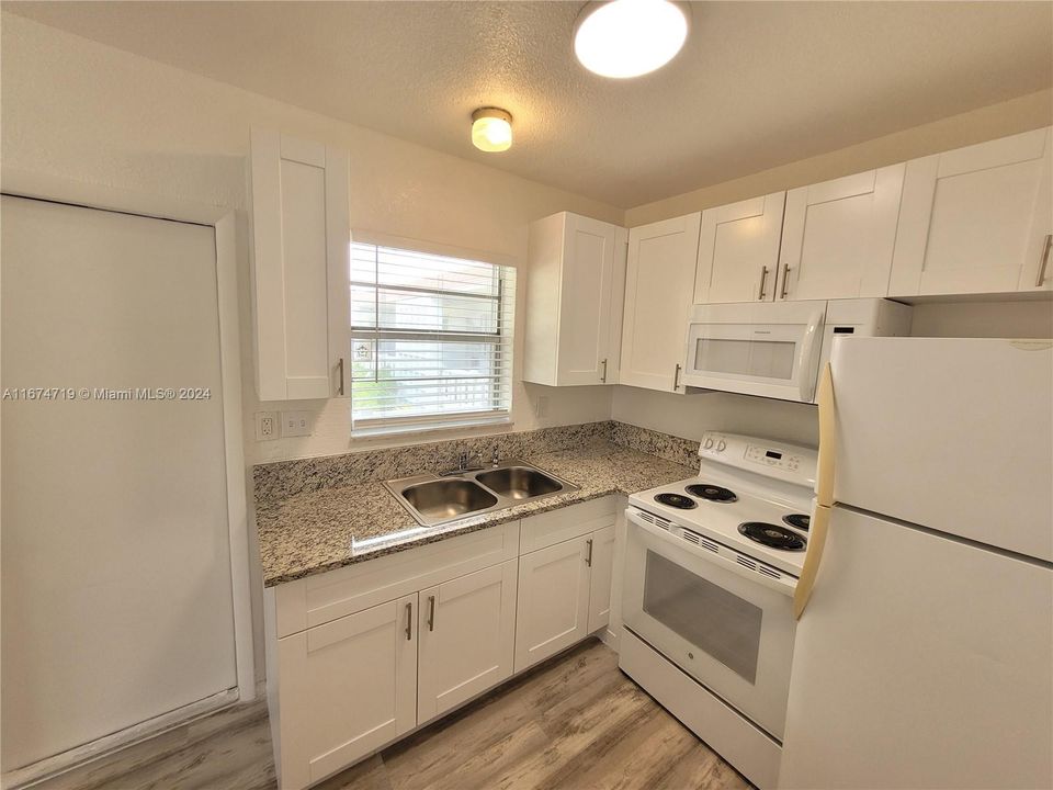 For Sale: $129,000 (2 beds, 2 baths, 950 Square Feet)