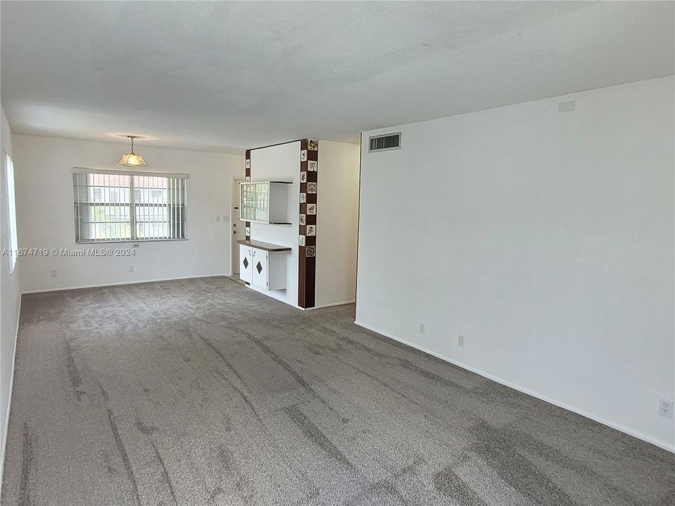 For Sale: $129,000 (2 beds, 2 baths, 950 Square Feet)