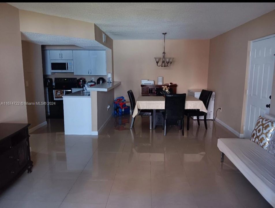 En Venta: $290,000 (2 camas, 2 baños, 1106 Pies cuadrados)