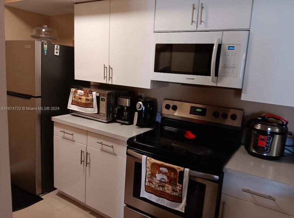 For Sale: $290,000 (2 beds, 2 baths, 1106 Square Feet)