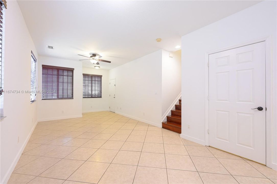 For Sale: $550,000 (3 beds, 2 baths, 1931 Square Feet)