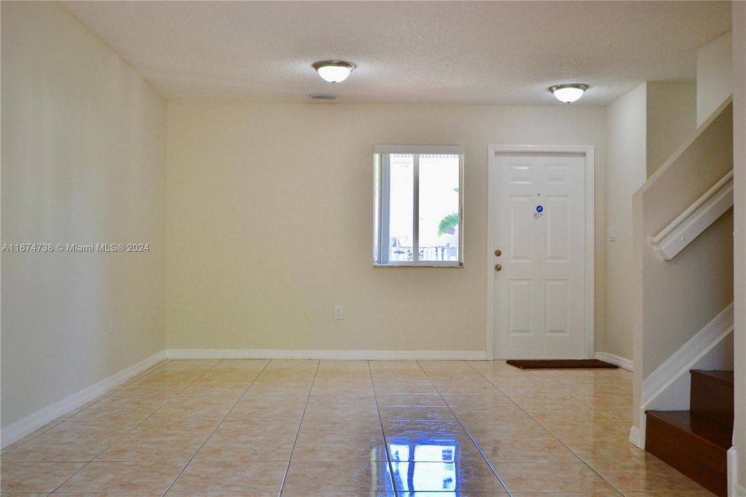 For Rent: $2,650 (3 beds, 2 baths, 1220 Square Feet)