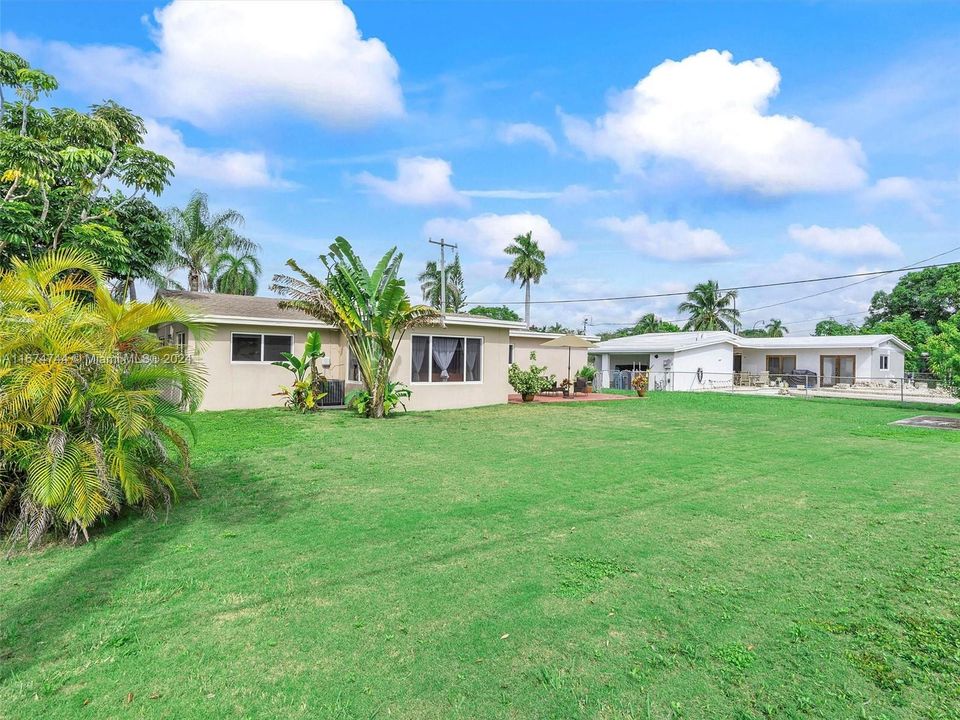 For Sale: $569,000 (3 beds, 2 baths, 1215 Square Feet)