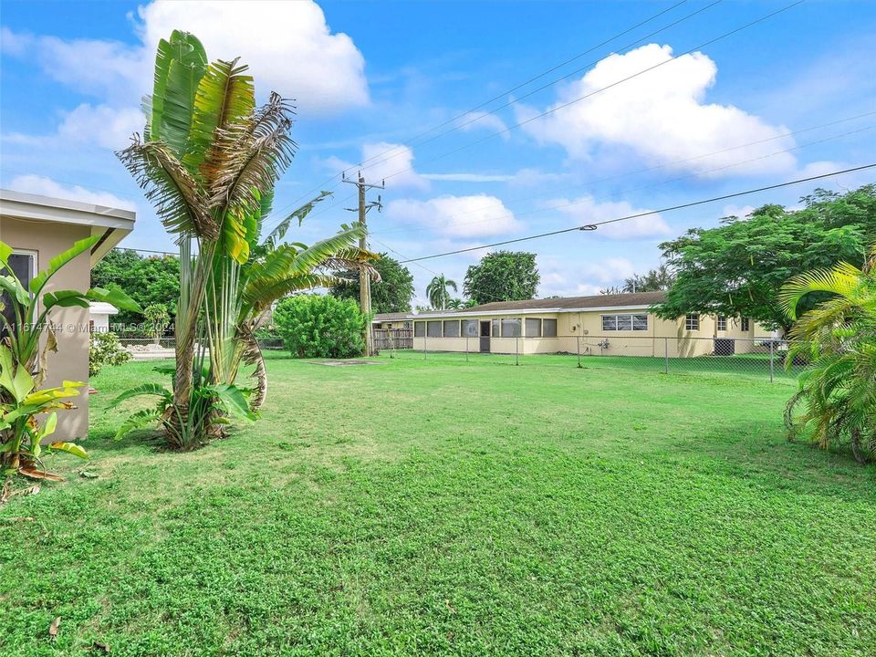 For Sale: $569,000 (3 beds, 2 baths, 1215 Square Feet)