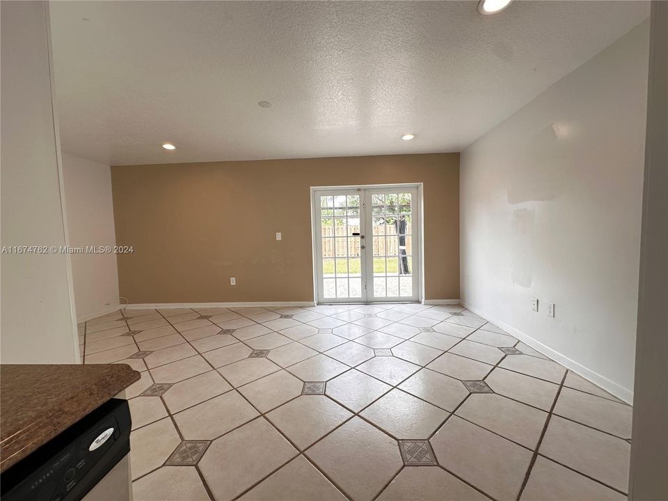 For Rent: $3,200 (4 beds, 2 baths, 1326 Square Feet)