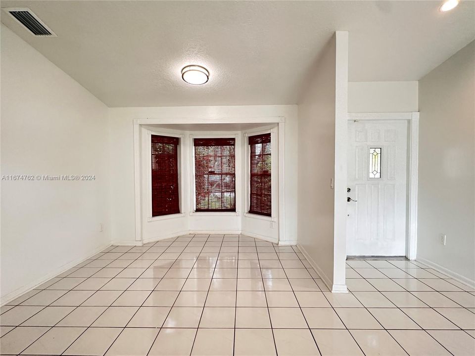 For Rent: $3,200 (4 beds, 2 baths, 1326 Square Feet)