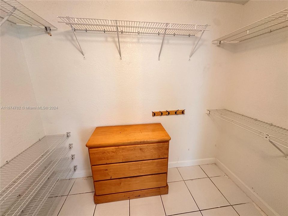 Walk-in-closet in Main Bedroom