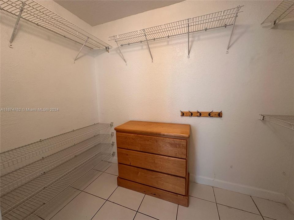 Walk-in-closet in Main Bedroom