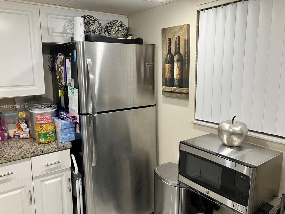 For Rent: $2,200 (2 beds, 2 baths, 965 Square Feet)