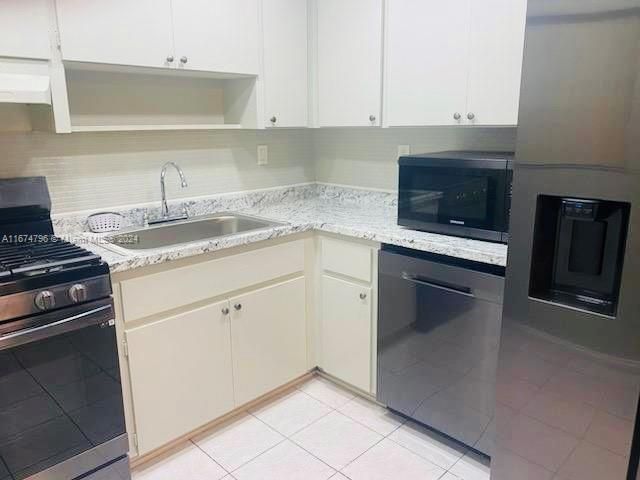 For Rent: $2,700 (2 beds, 2 baths, 1050 Square Feet)