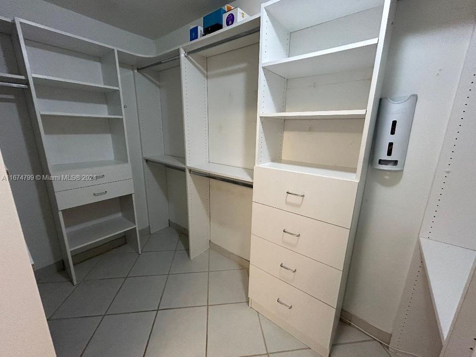 En Venta: $329,900 (2 camas, 2 baños, 1100 Pies cuadrados)