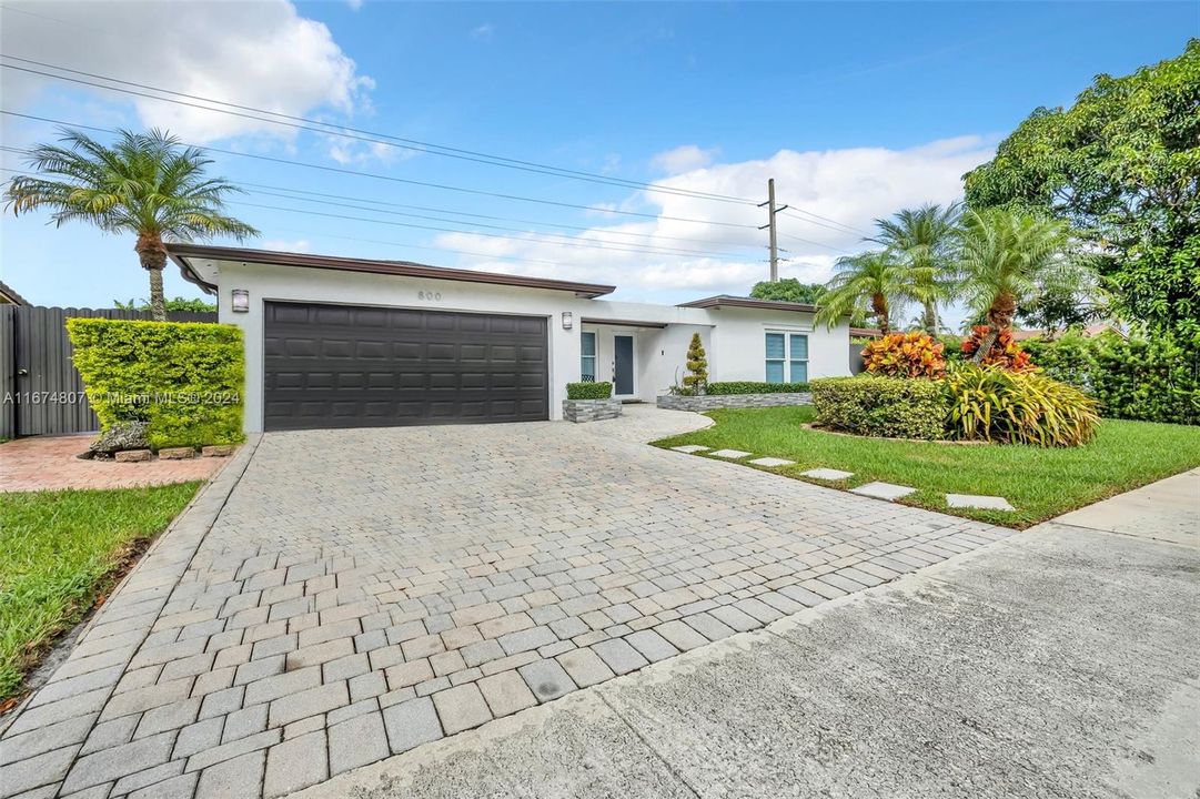 For Sale: $710,000 (3 beds, 2 baths, 1543 Square Feet)