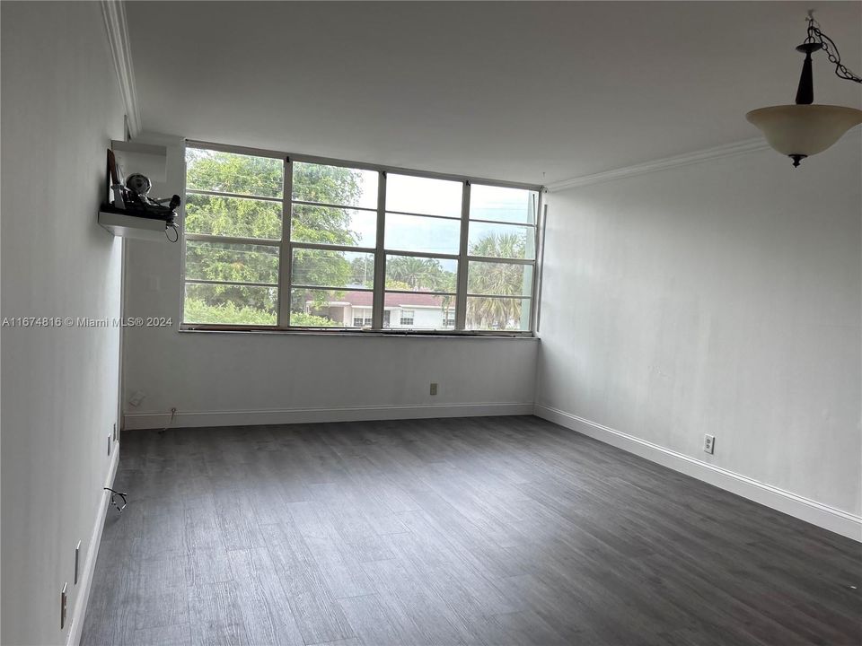 For Rent: $1,800 (1 beds, 1 baths, 780 Square Feet)