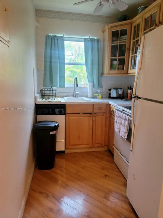 For Sale: $205,000 (1 beds, 1 baths, 600 Square Feet)