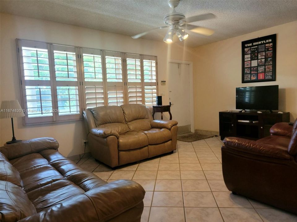 For Sale: $205,000 (1 beds, 1 baths, 600 Square Feet)