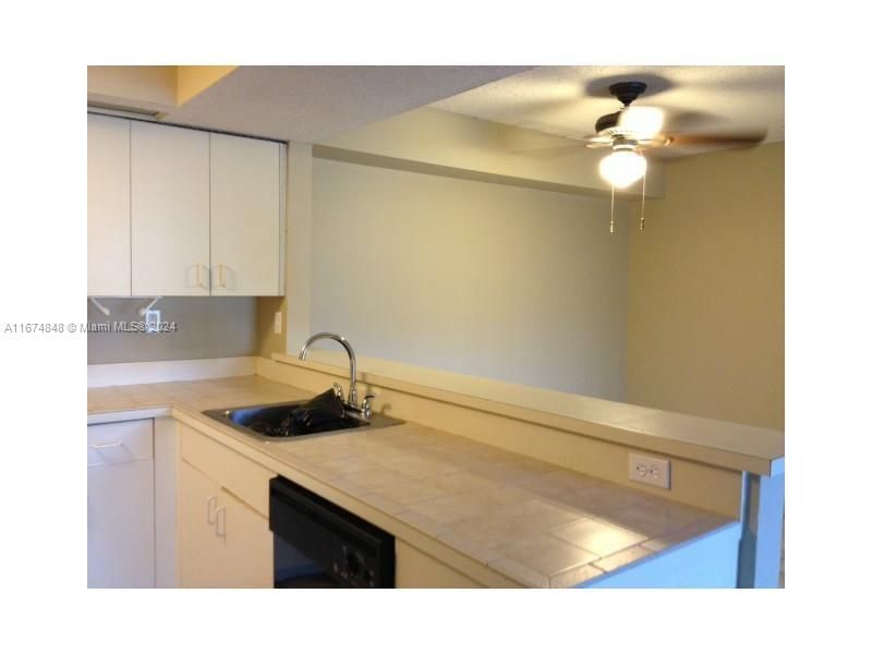 For Rent: $2,100 (2 beds, 2 baths, 1113 Square Feet)