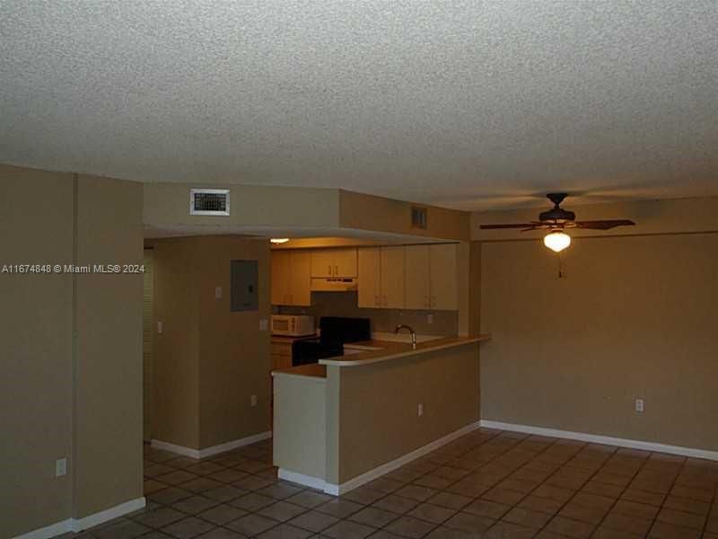 For Rent: $2,100 (2 beds, 2 baths, 1113 Square Feet)