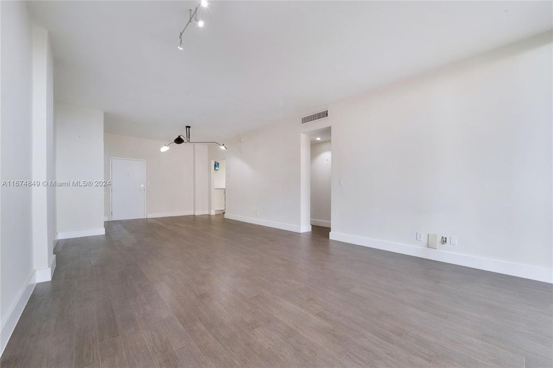 Недавно арендовано: $3,250 (1 спален, 1 ванн, 910 Квадратных фут)