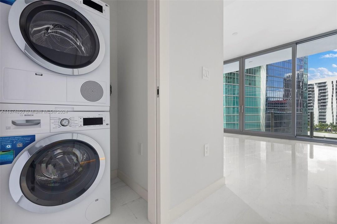 For Sale: $1,500,000 (1 beds, 1 baths, 767 Square Feet)