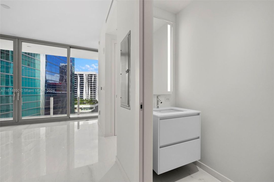 For Sale: $1,500,000 (1 beds, 1 baths, 767 Square Feet)