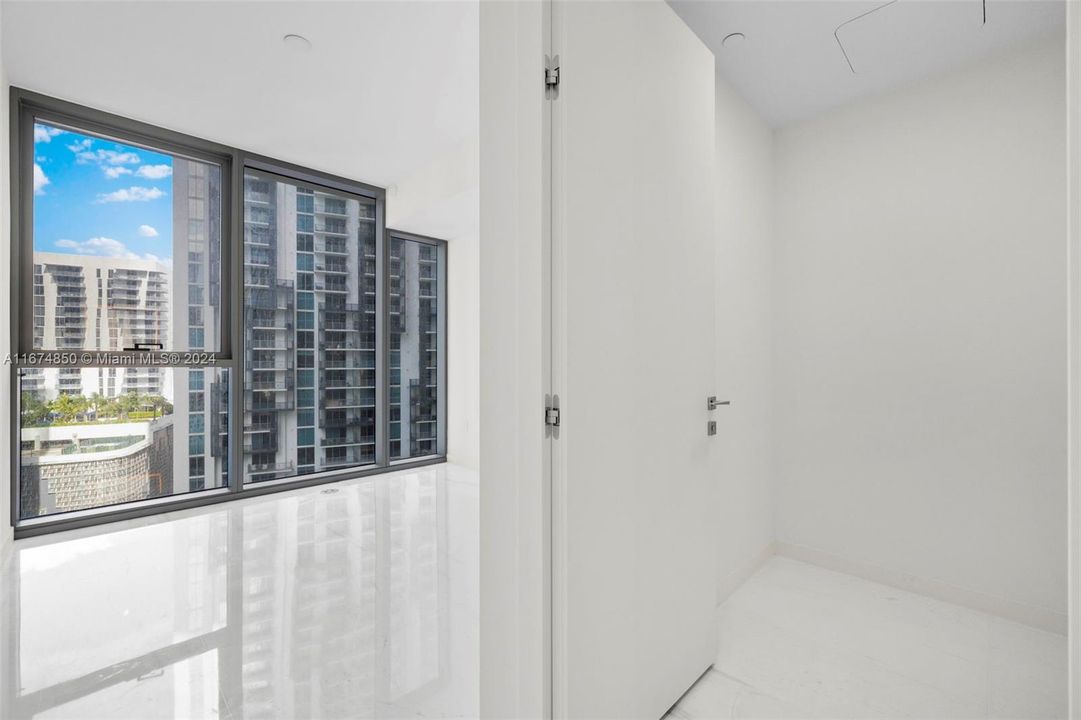 For Sale: $1,500,000 (1 beds, 1 baths, 767 Square Feet)