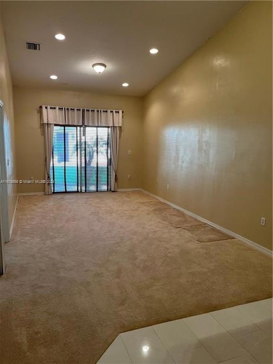 For Sale: $350,000 (2 beds, 2 baths, 1258 Square Feet)