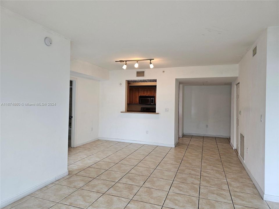 For Rent: $2,800 (2 beds, 2 baths, 1005 Square Feet)