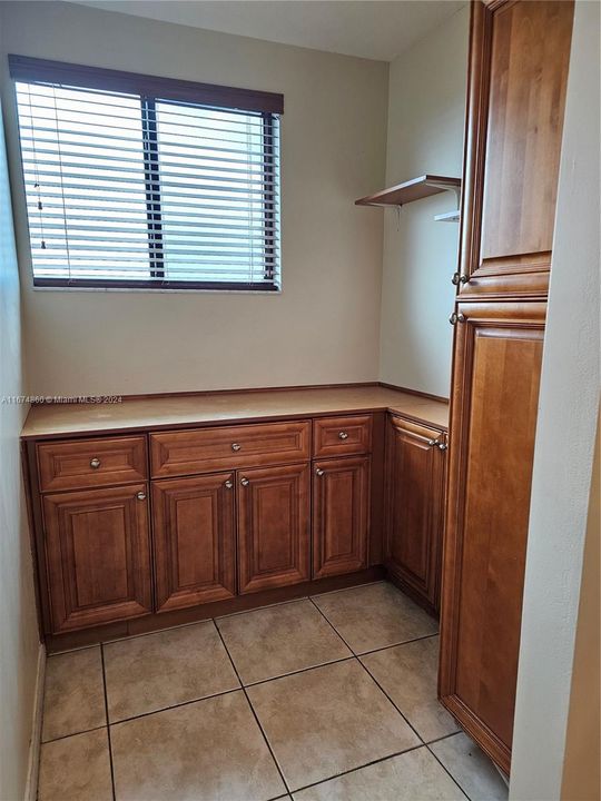 For Rent: $2,800 (2 beds, 2 baths, 1005 Square Feet)