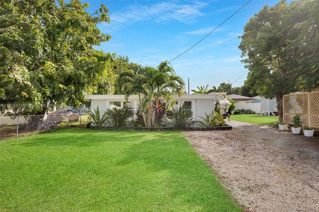 For Sale: $672,000 (3 beds, 2 baths, 1451 Square Feet)