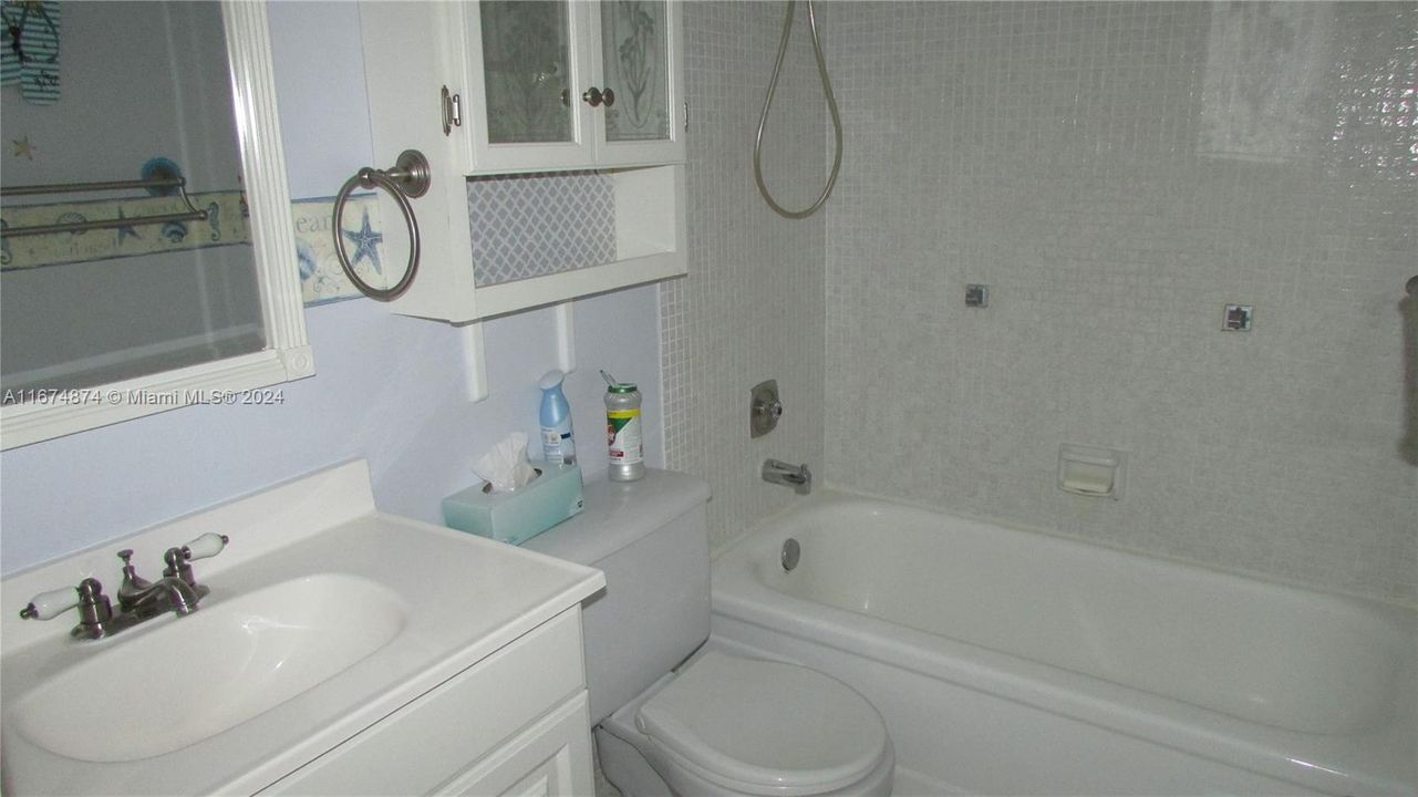 For Sale: $110,000 (1 beds, 1 baths, 585 Square Feet)