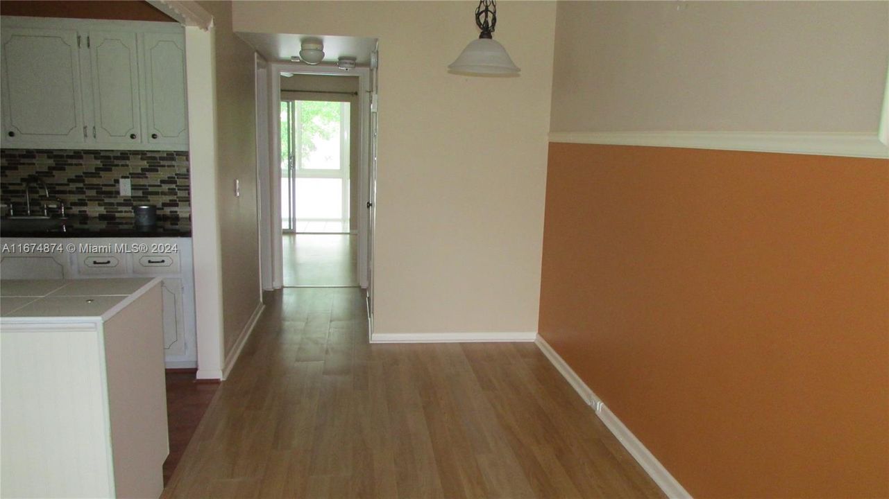 For Sale: $110,000 (1 beds, 1 baths, 585 Square Feet)