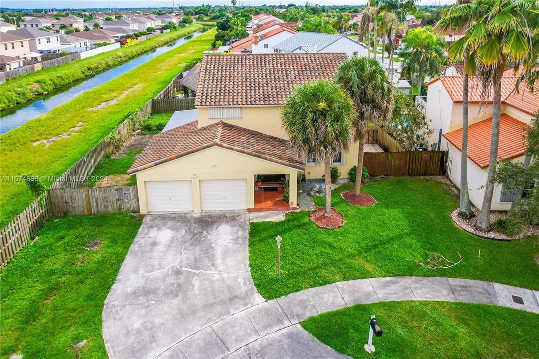 Active With Contract: $3,000 (3 beds, 2 baths, 2282 Square Feet)