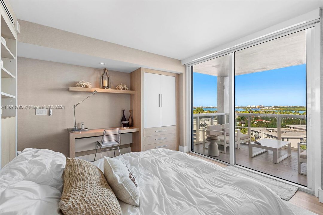 For Sale: $1,495,000 (2 beds, 2 baths, 1056 Square Feet)